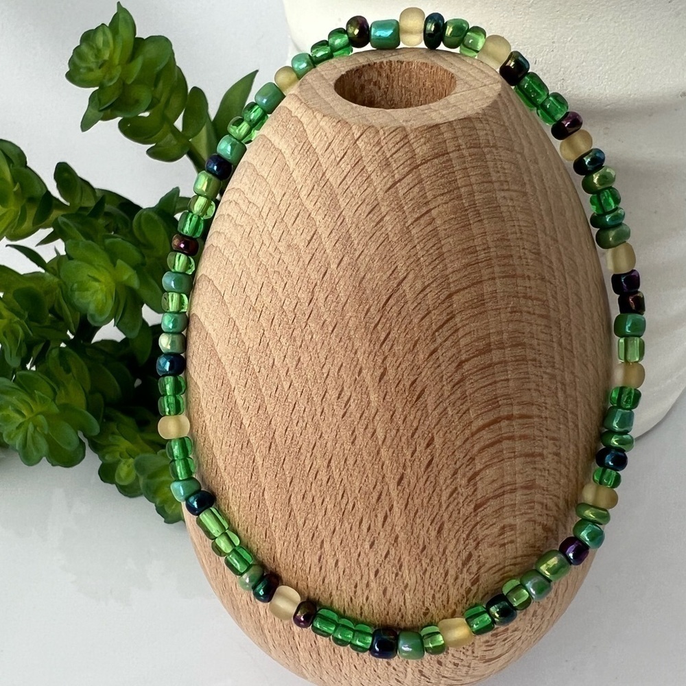 STRETCH Beaded Anklet in Green - Picture 1 of 12